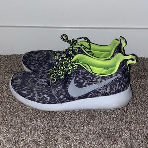 Nike grey and volt yellow roshe shoes size 7